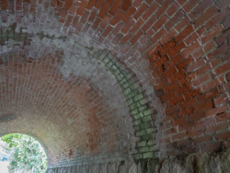大仏鉄道のトンネルの画像