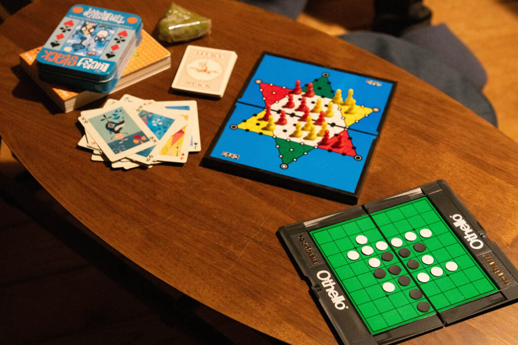 「南山城村の隠れ家」でゲームなどを楽しんでいる画像